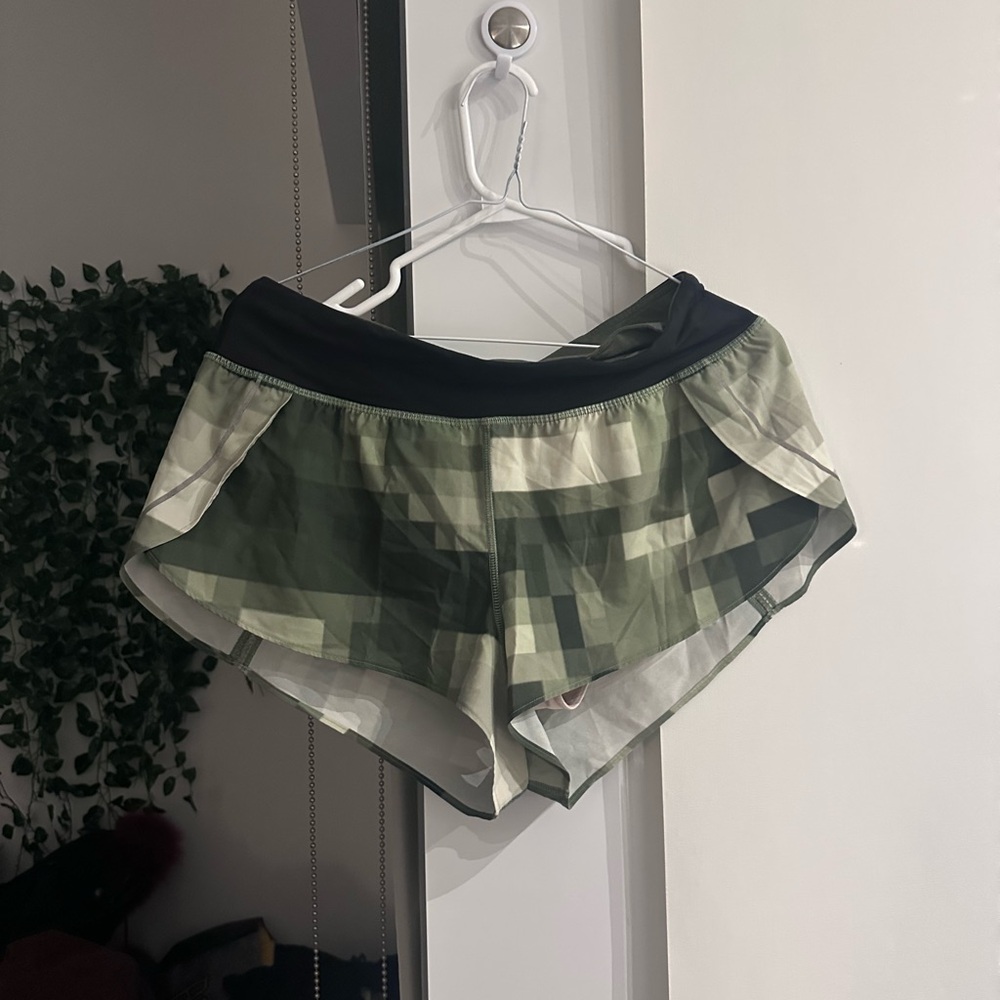 Women's Camouflage pattern lululemon Shorts